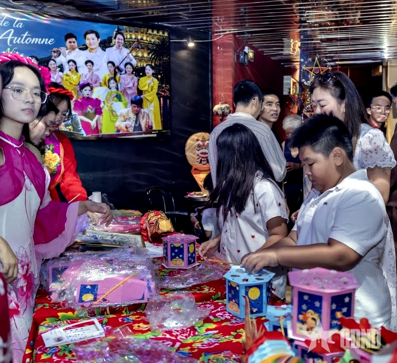 Trung thu đặc biệt của kiều bào Việt Nam ở Nice (Pháp)